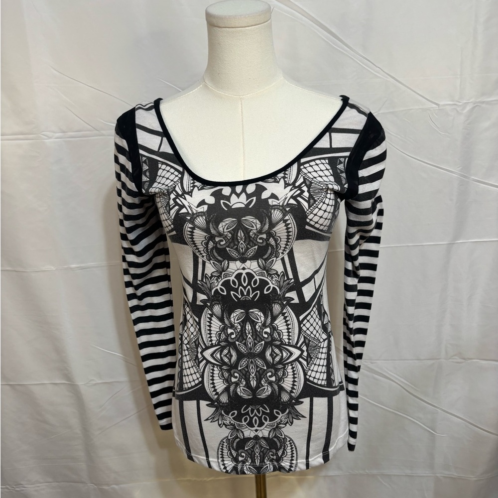 Kardashian‎ Kollection Graphic Long Sleeve Top Medium Mesh Shoulder Y2K